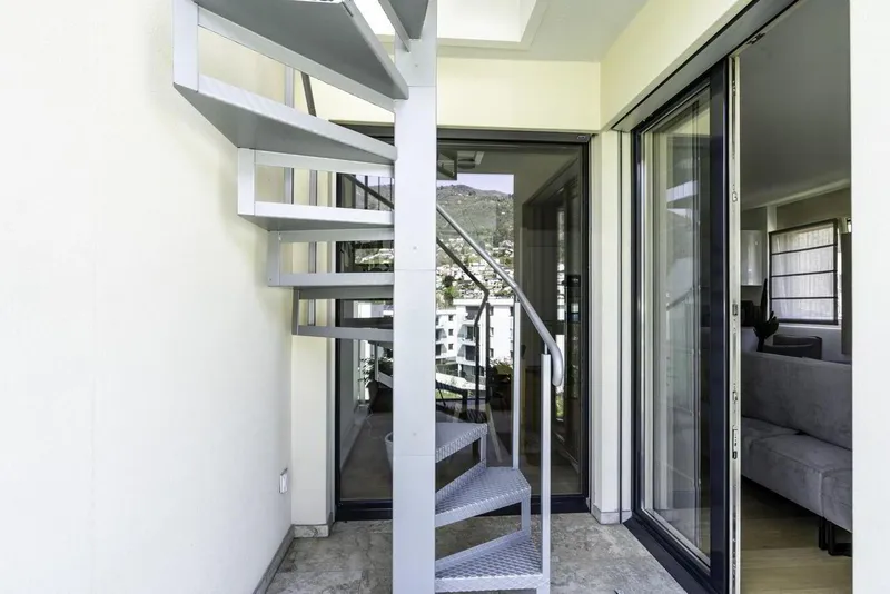 MODERNES UND HELLES ATELIER 3.5 ZIMMER MIT PANORAMATERRASSE - Photo 3