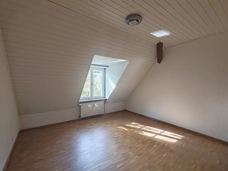 Frisch renovierte 4-Zimmer-Maisonette mit Birsblick in Grellingen - Photo 3