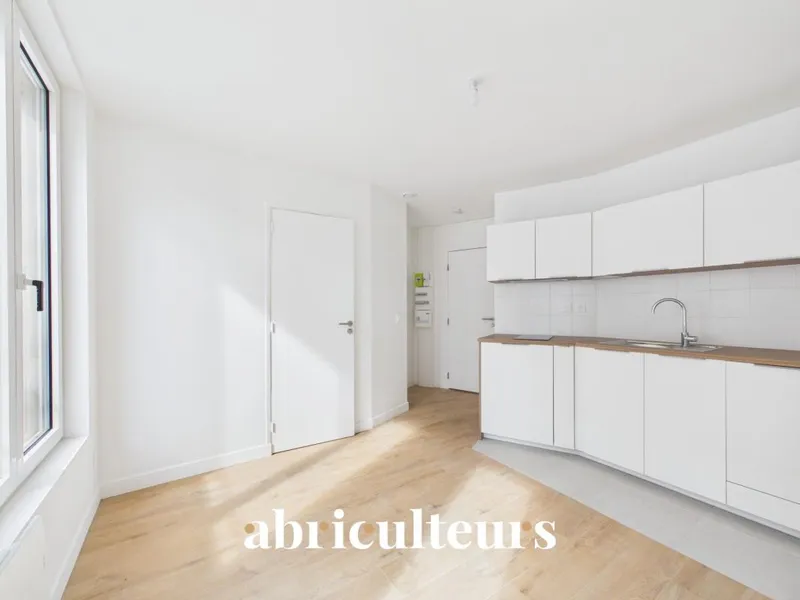 Charmant Appartement T2 rénové avec prestations de qualité dans le 18ème arrondissement - Photo 5