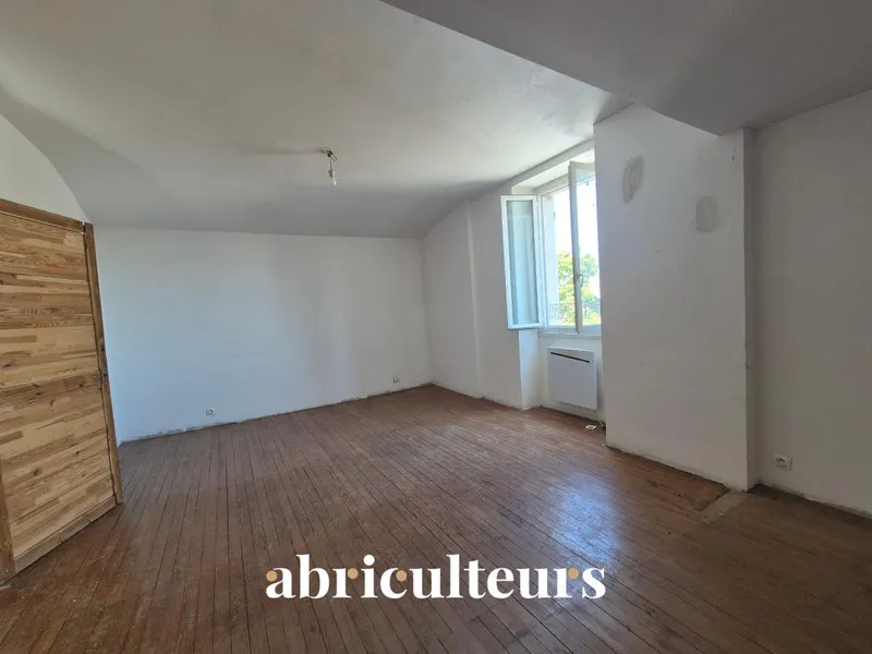 Ensemble immobilier à rénover en vente à Jarnac (16200) - Photo 2
