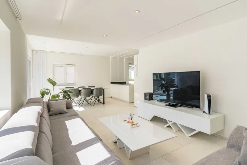 COMPLETELY RENOVATED 6.5 ROOM DETACHED HOUSE IN A SMART LOCATION - Photo 5