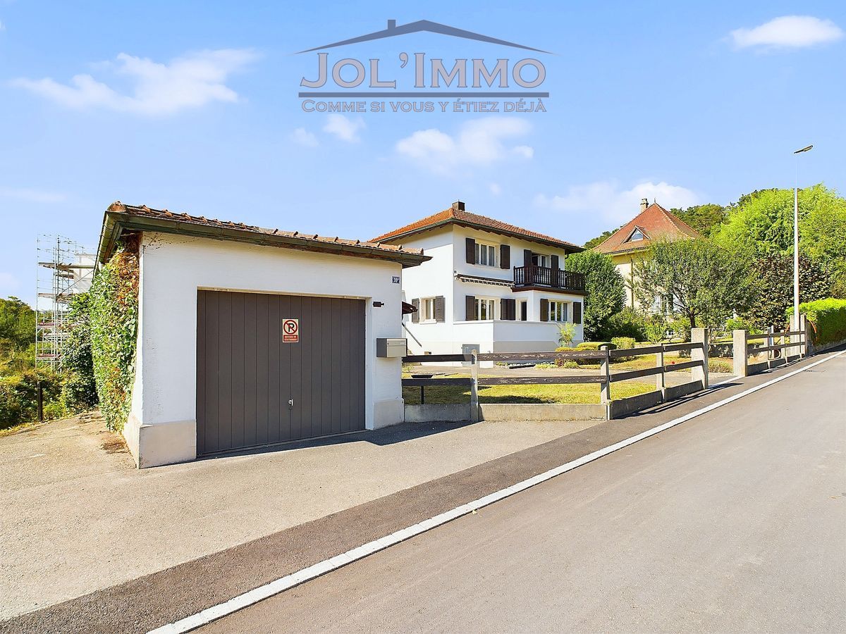 Belle maison individuelle de 5 pièces avec garage dans un cartier calme