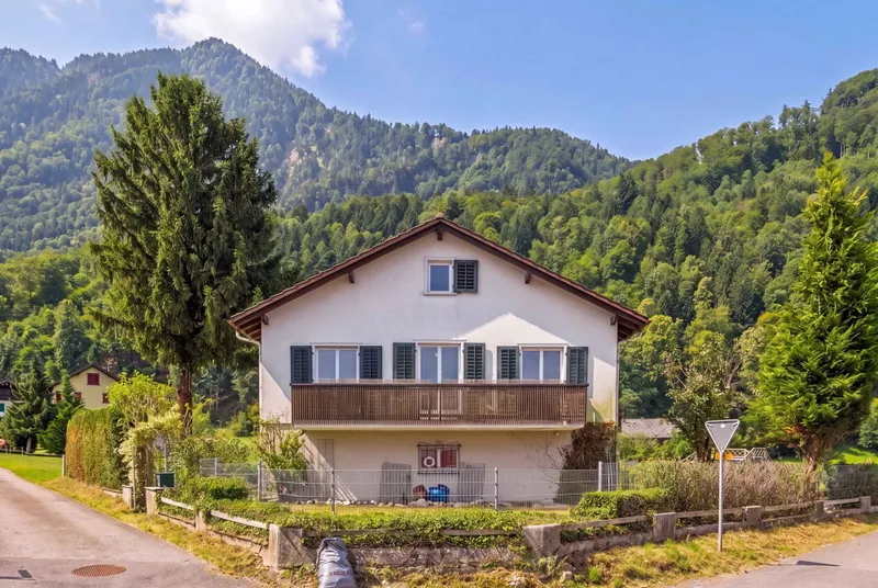 DETACHED SINGLE-FAMILY HOME IN THE IDYLLIC GLARNERLAND REGION - Photo 2