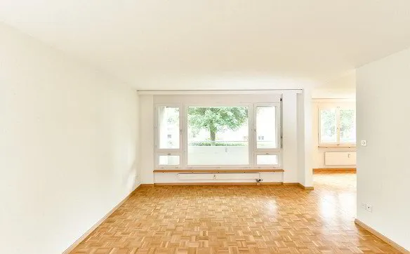 Grosse Wohnung mit schönem Balkon - Photo 2