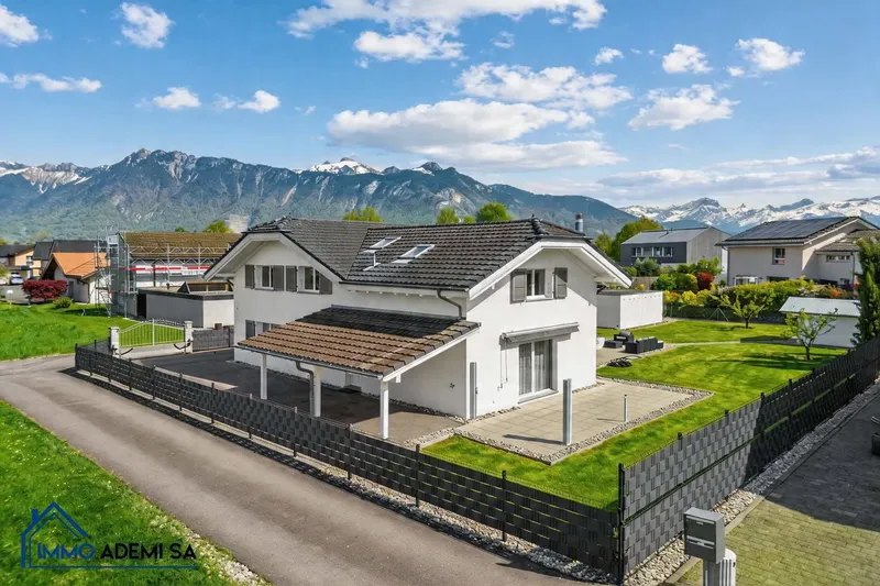 Spacieuse villa individuelle de 269 m² avec 2 logements, sur une parcelle de 1'009 m² au Bouveret ! - Photo 2
