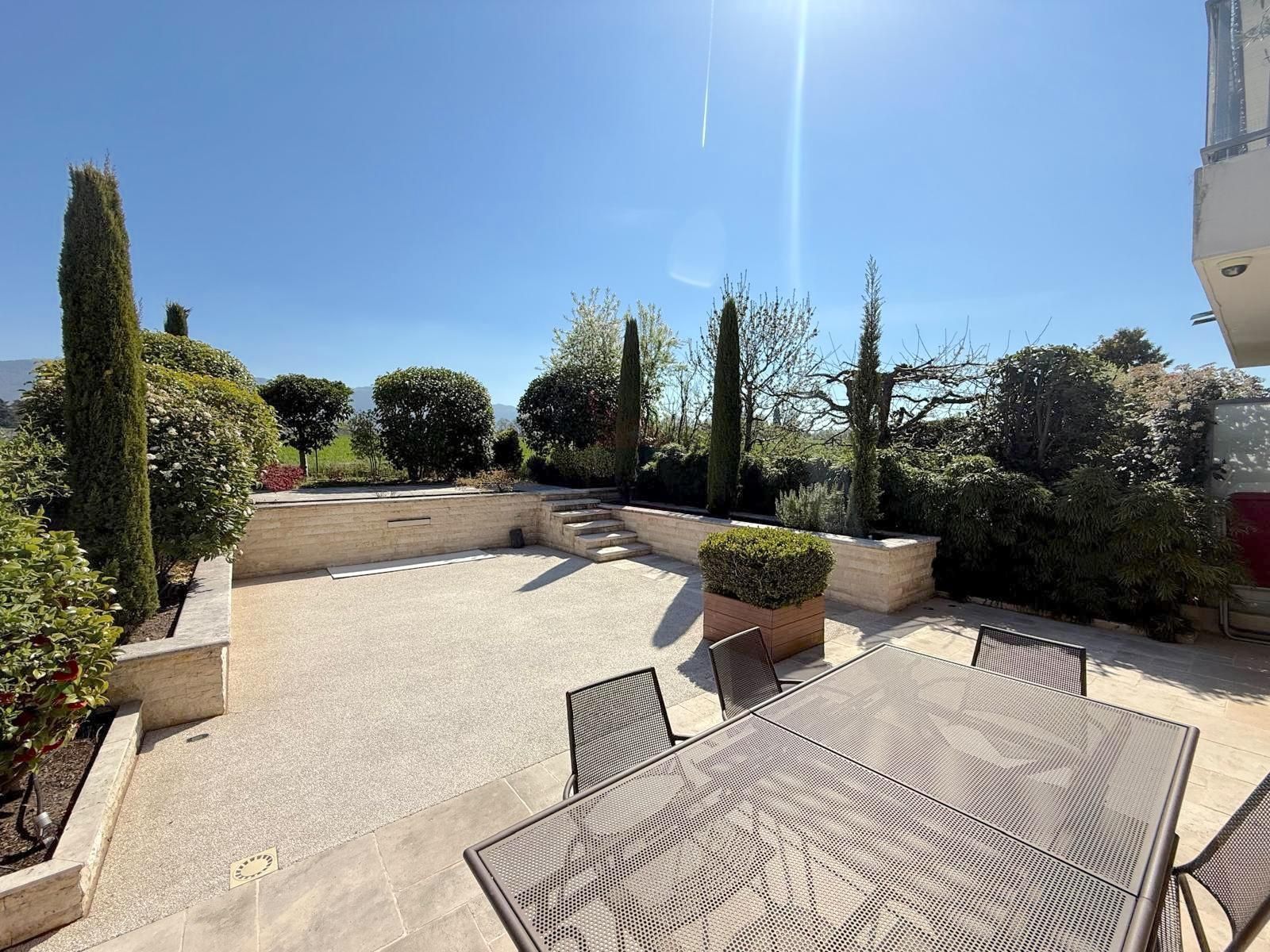 Sublime Duplex traversant RDJ de 191 m2 dans un cadre calme et verdoyant