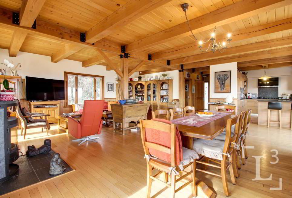 Coup de Coeur Detached chalet with beautiful unobstructed views