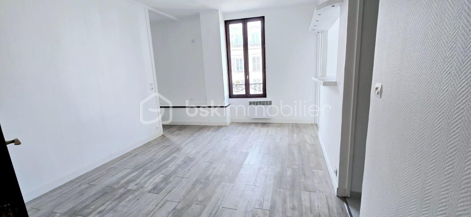 Beau 2 pièces refait à neuf de 37 m² – Dernier étage en centre-ville de Corbeil-Essonnes