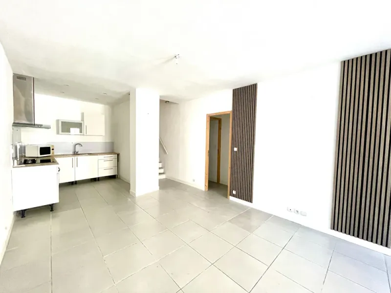 Maison à louer, 3 pièces, Lambesc