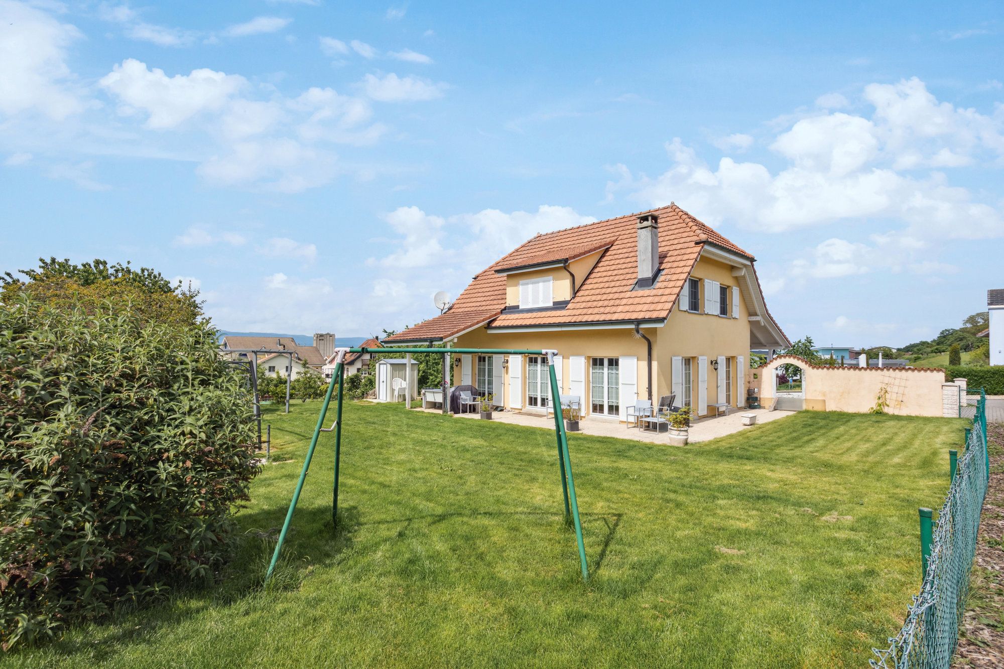 Charmante villa individuelle de 5.5 pièces avec grand jardin clôturé