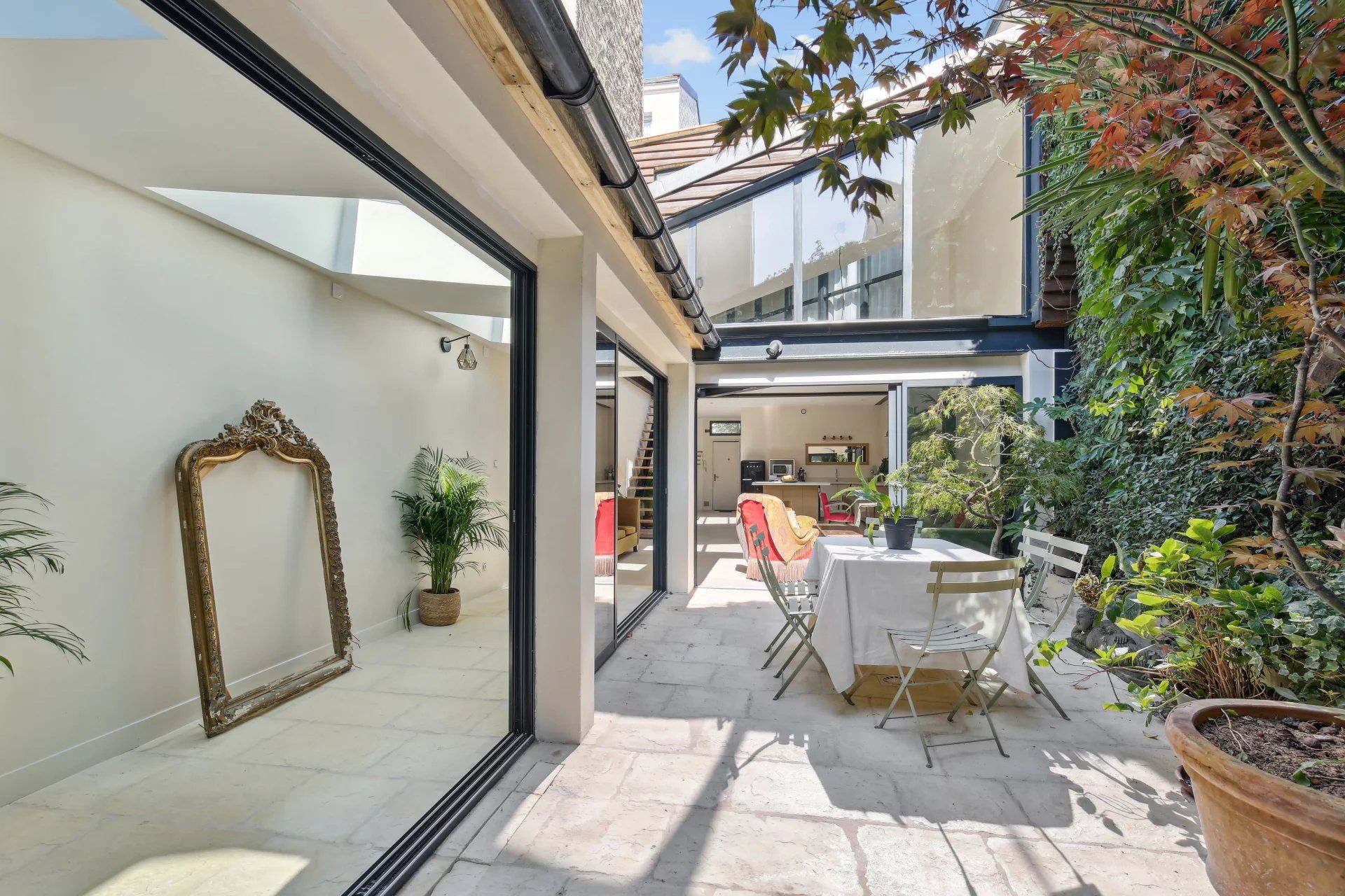 COURBEVOIE - SUPERBE MAISON CONTEMPORAINE DE 155M²