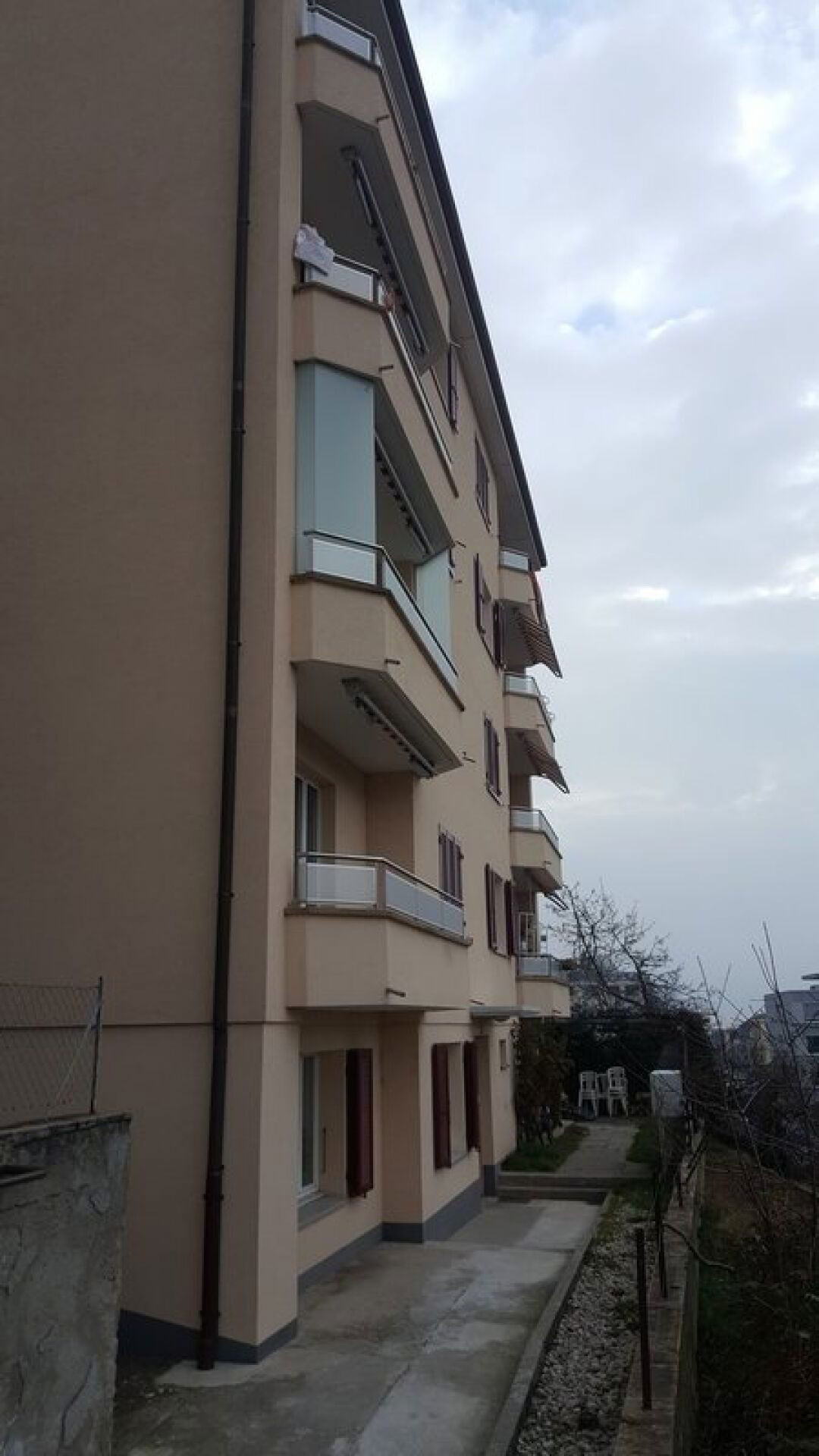 Grand appartement de 2.5 pièces à Neuchâtel avec terrasse