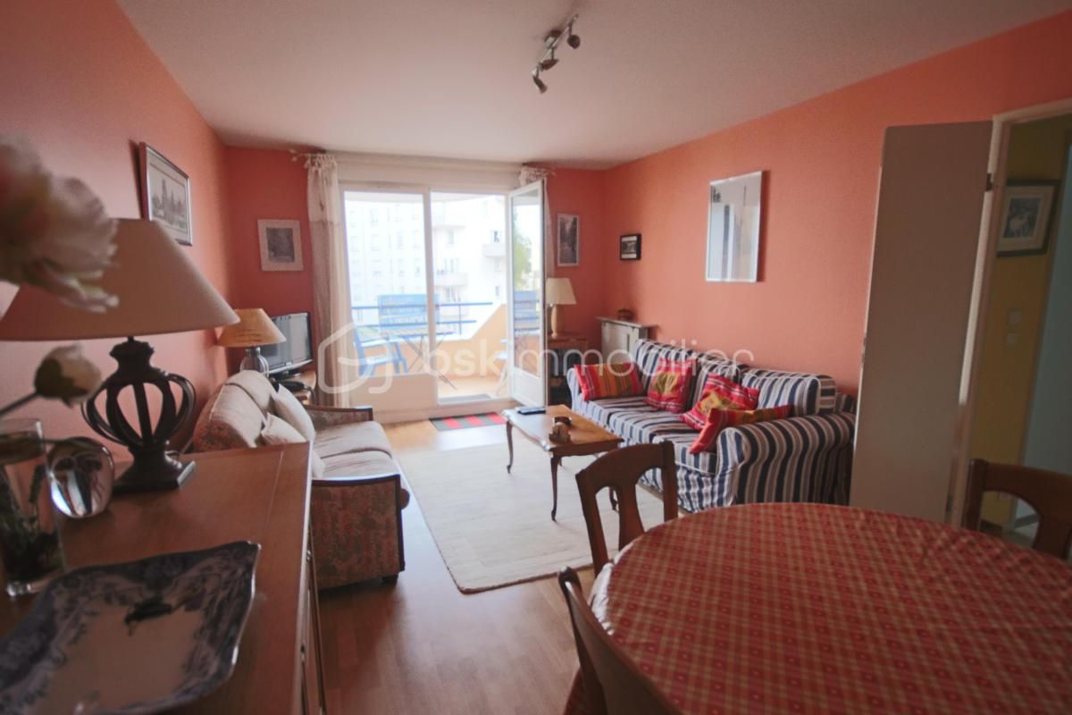 Appartement 2 pièces avec balcon exposé sud-ouest, garage et cave!!!