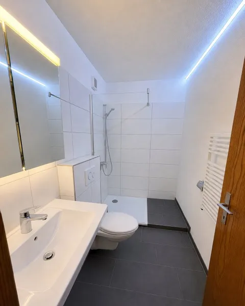 Grosszügige 5.5-Zimmerwohnung mit Cheminée und grossem Südbalkon - Photo 4