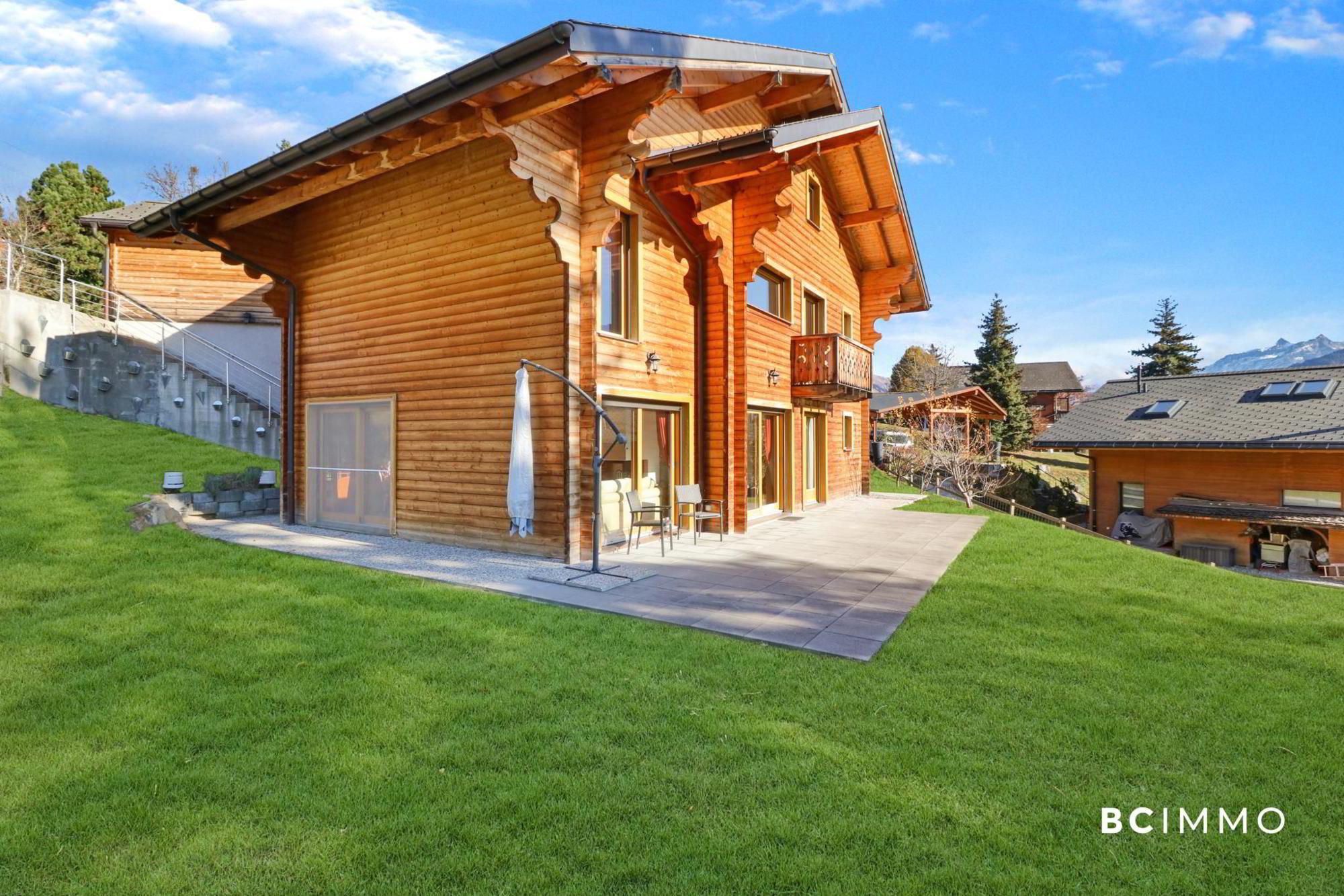 Large, bright chalet with views of the Alps | BC IMMO