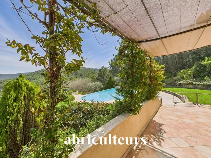 Splendide villa de 296 m² avec piscine, sauna, spa, terrain de 1,2 ha et vue exceptionnelle à Rognes (13840) - Photo 2