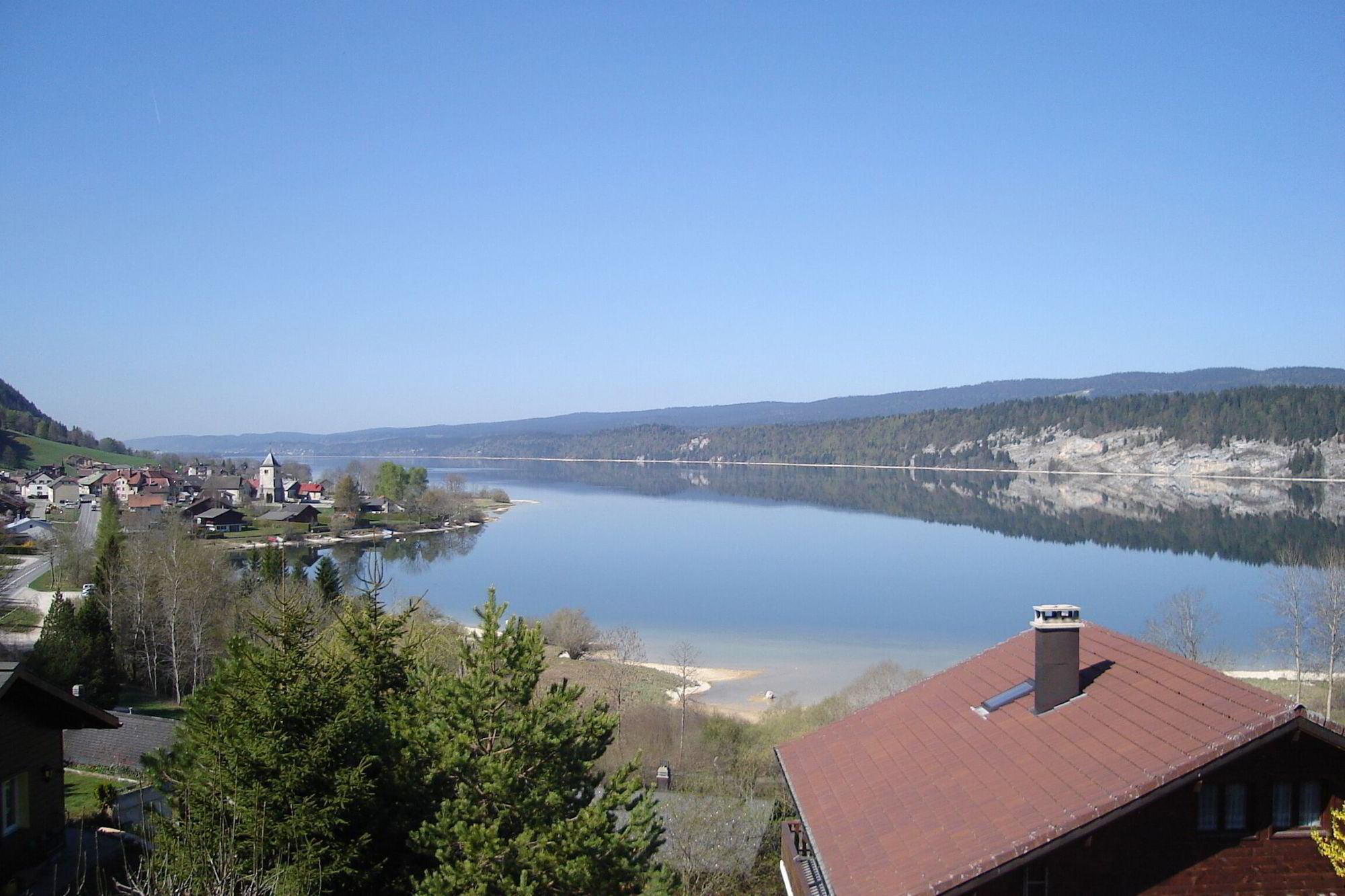 Opportunité rare à saisir, vue imprenable sur le village et le lac