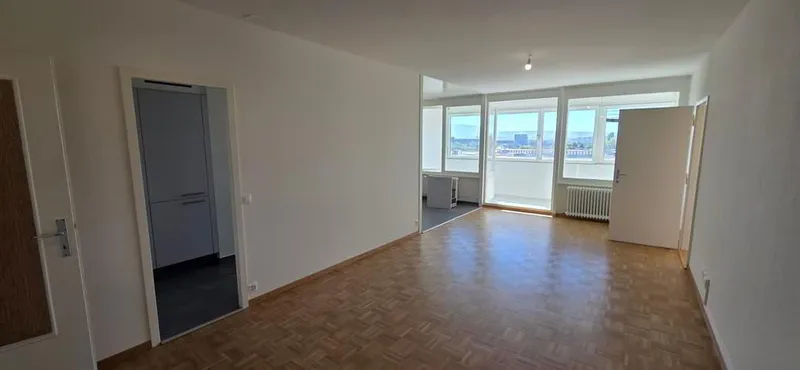 Appartement traversant de 5 pièces avec Loggia - Photo 2