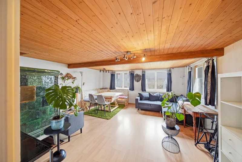 CHARMING SEMI-DETACHED HOME WITH A FIREPLACE, MOUNTAIN VIEWS, AND POTENTIAL - Photo 2