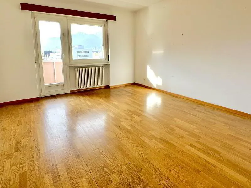 4 1/2-Zimmer-Wohnung im 3. OG mit Balkon und schöner Aussicht | appartamento di 4 1/2 locali con balcone e bella vista - Photo 4