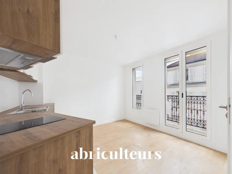 Bel appartement lumineux avec balconnet, au calme dans le 18ème arrondissement de Paris - Photo 2