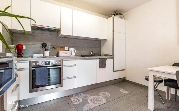 Un appartement 2.5 pièces avec loggia et revenu locatif immédiat - Photo 4