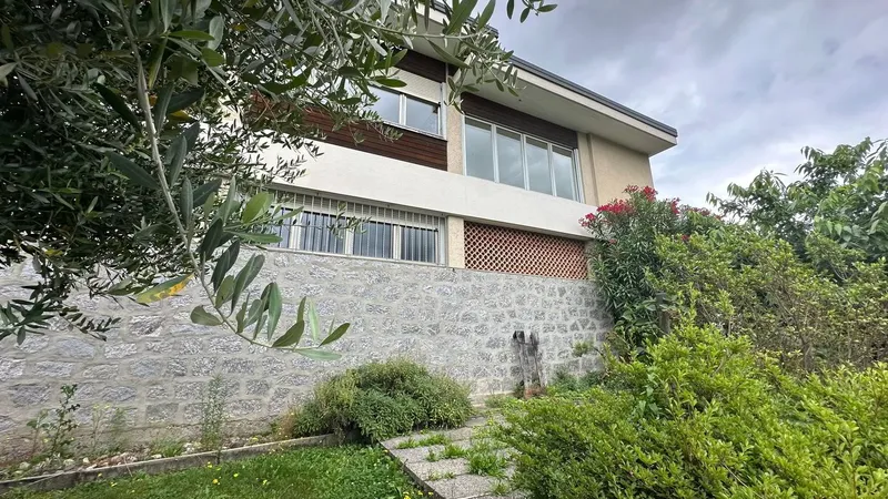 LUGANO - VEZIA - Ampia villa indipendente di 320 mq con bellissimo giardino, zona residenziale - Photo 3