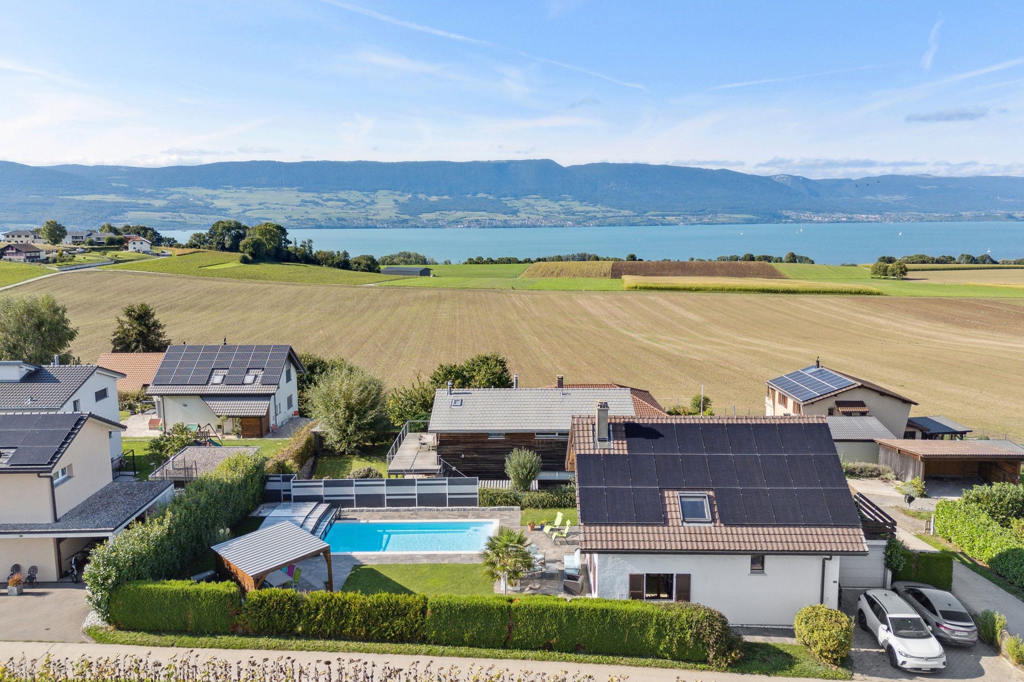 Villa élégante avec piscine et splendide vue sur le Lac