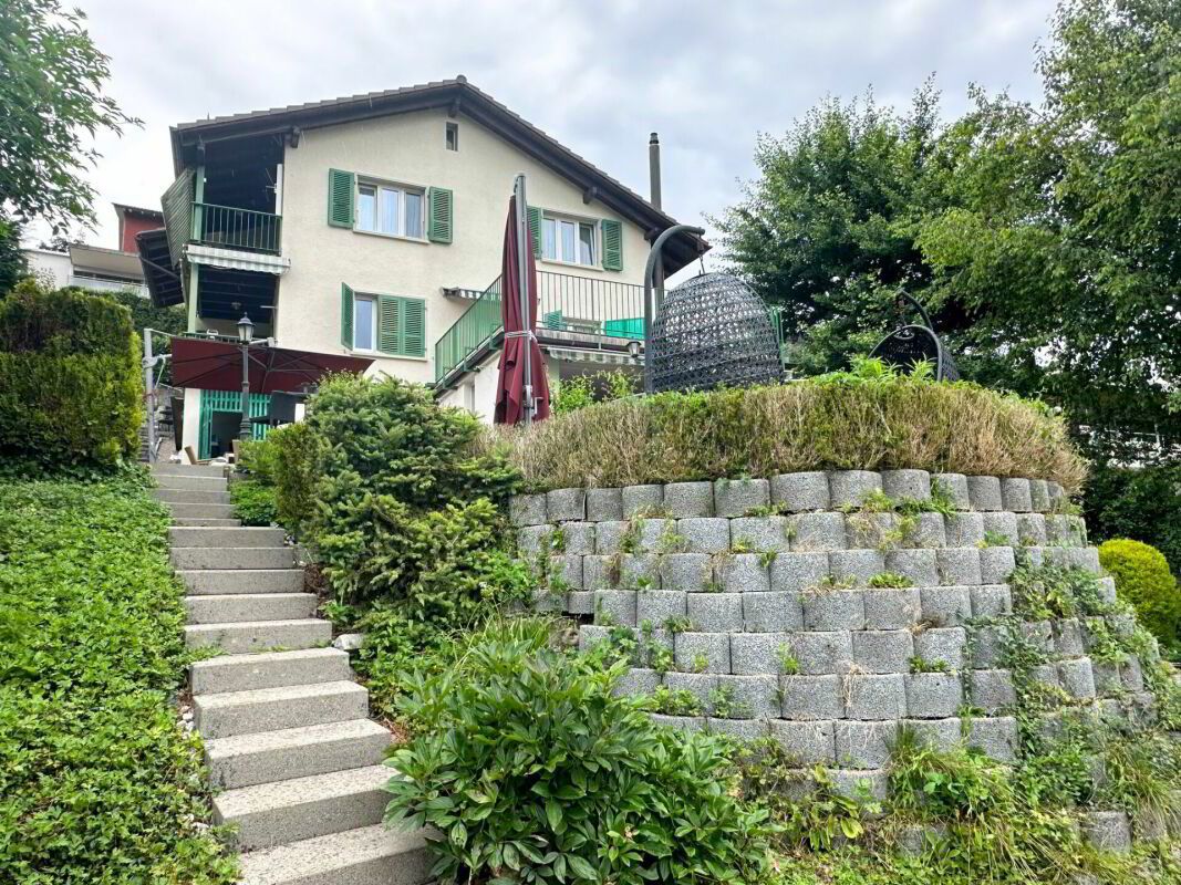 Idyllic 2 family house with mountain views