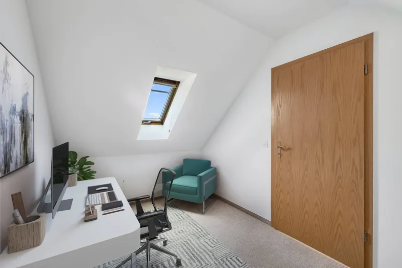 BRIGHT ATTIC MAISONETTE WITH PLENTY OF SPACE AND TRANQUILLITY - Photo 3