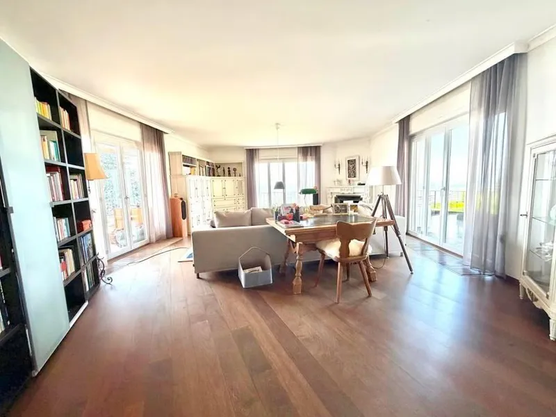Charmante 4.5-Zimmer-Terrassenwohnung mit traumhaftem Seeblick - Photo 4