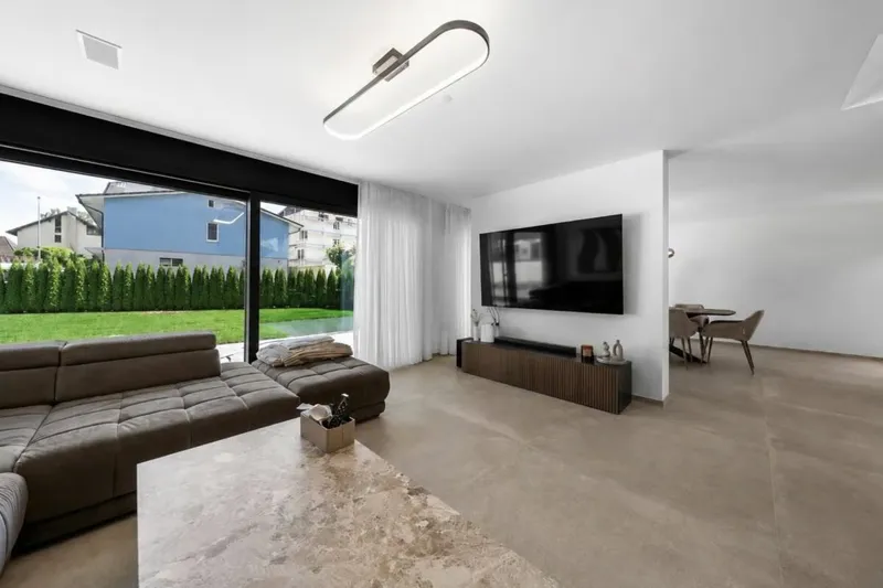 Exklusives Einfamilienhaus mit Pool, Smarthome und luxuriöser Ausstattung - Photo 3