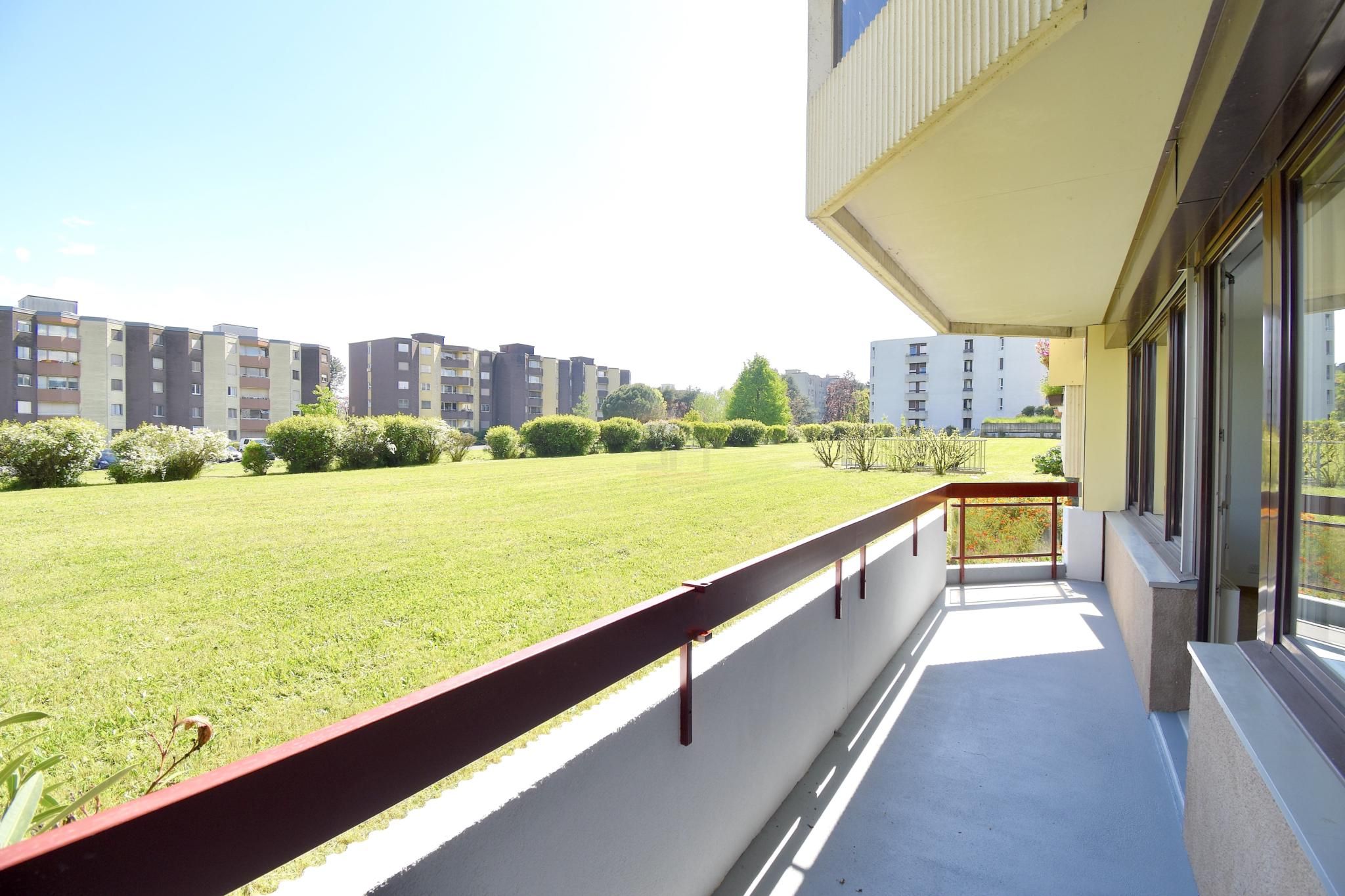 Spacieux 3.5 pièces lumineux avec balcon à Tolochenaz