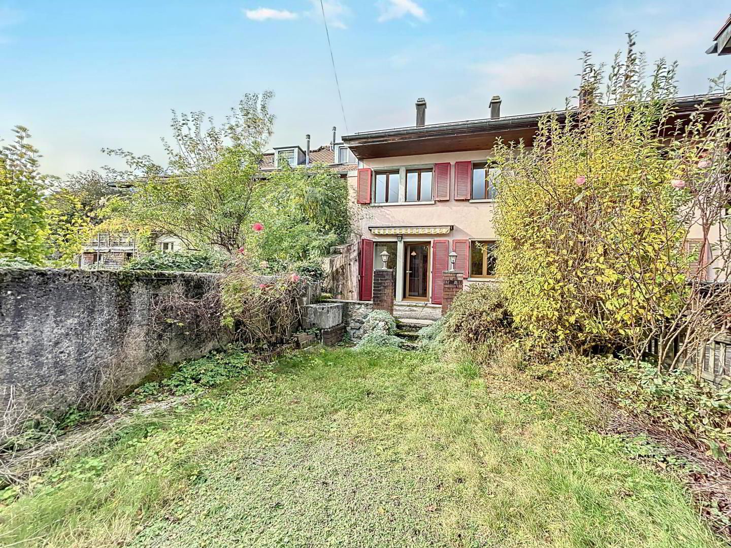 Grande maison avec jardin et vaste cour intérieure !