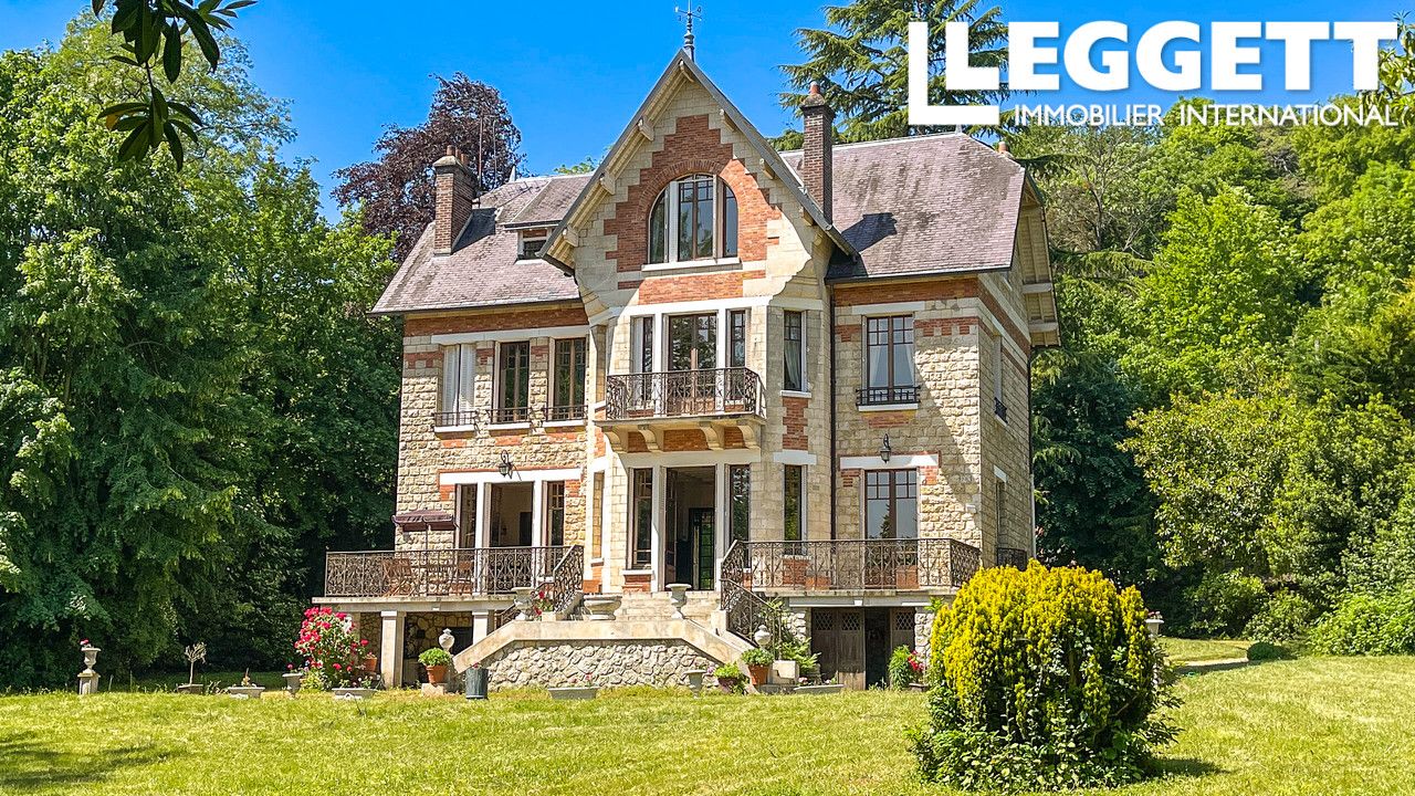 Magnifique maison de maître 11 pièces avec dépendances et piscine intérieure chauffée à vendre à 95620 Parmain