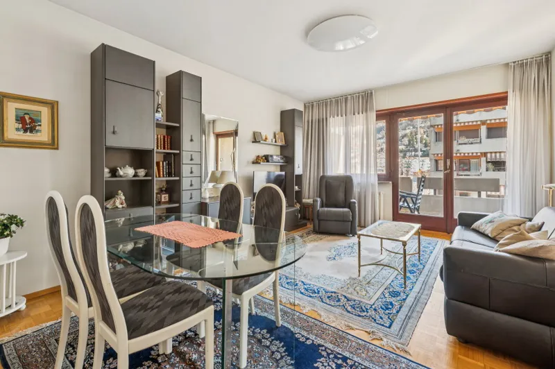 CENTRAL LIVING WITH VIEWS OF MONTE BRÈ - Photo 2