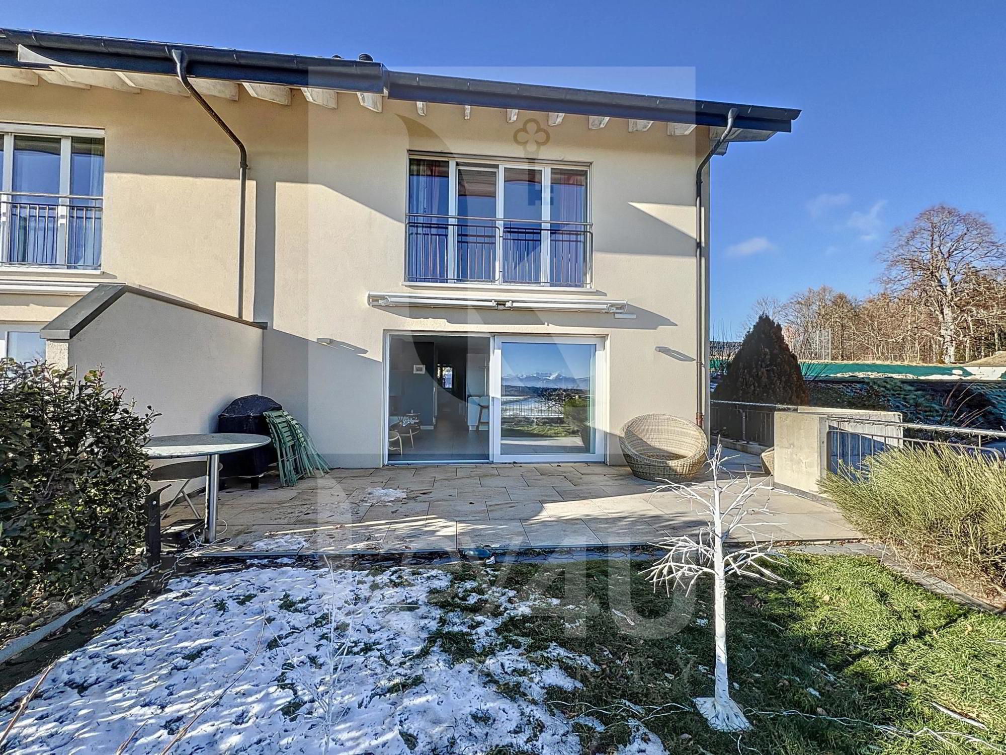 Family twin house with a view of Mont Blanc, Minergie label