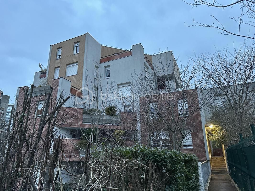À vendre – Appartement avec balcon et parking – Évry-Courcouronnes