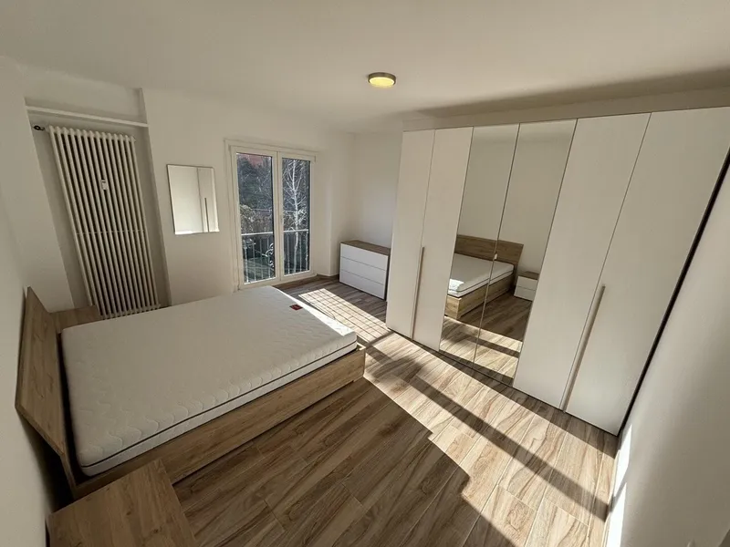 Elegante, renovierte 4-Zimmer-Wohnung in einer Doppelhaushälfte / 4-Zimmer-Wohnung in einer Doppelhaushälfte - Photo 3