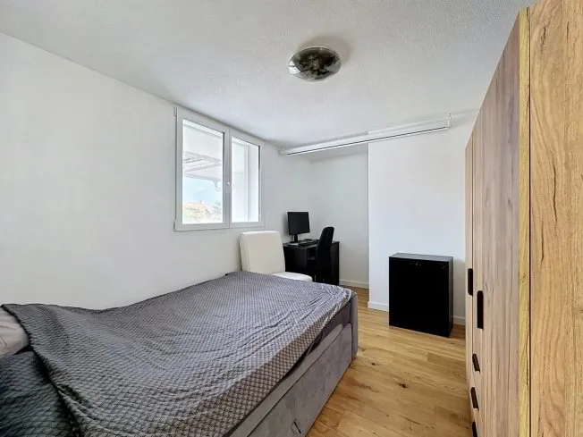 Collombey – Moderne 2,5-Zimmer-Wohnung mit großer Terrasse - Photo 2
