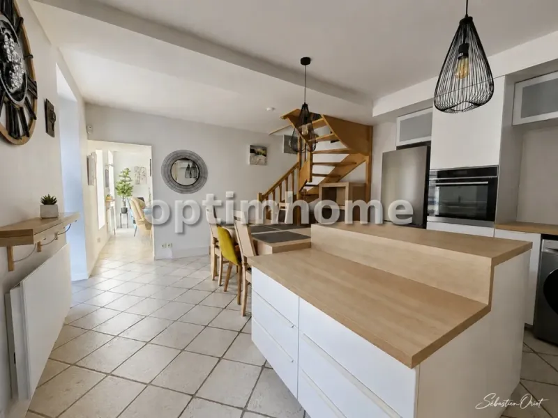 LABBEVILLE — MAISON EN PIERRE RÉNOVÉE, DEUX CHAMBRES, PATIO ET CAVE VOÛTÉE - Photo 4