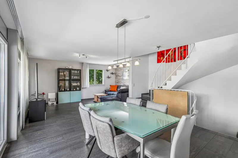 Raum für Generationen: Freistehendes Einfamilienhaus mit Einliegerwohnung und Studio - Photo 3