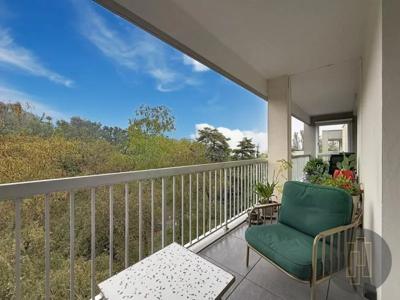 Rare - Type 5 dernier étage - 138 m², balcon 16 m², double garage, parking extérieur et cave - Photo 2
