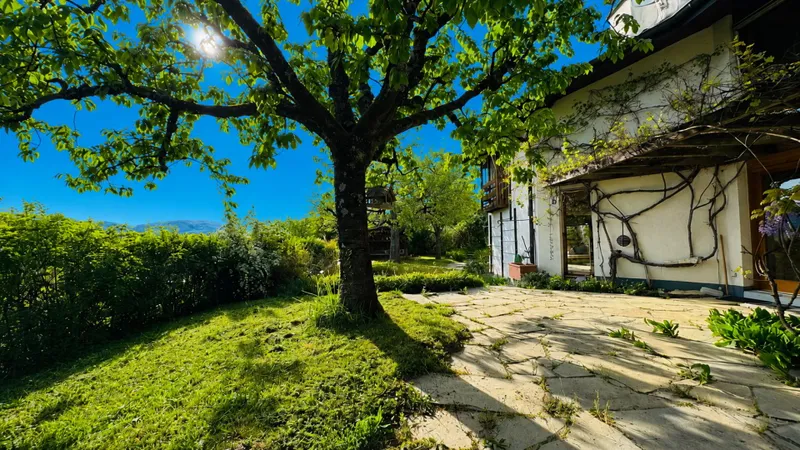 Einfamilienhaus mit 2 Einliegerwohnungen & Garten - Photo 2