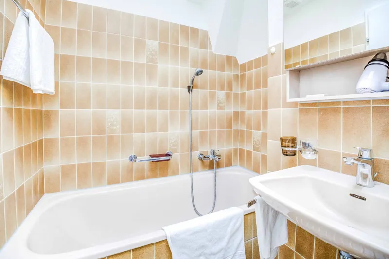 A FIND UNDER THE ROOF — 1.5-ROOM ATTIC APARTMENT IN HORGEN - Photo 5