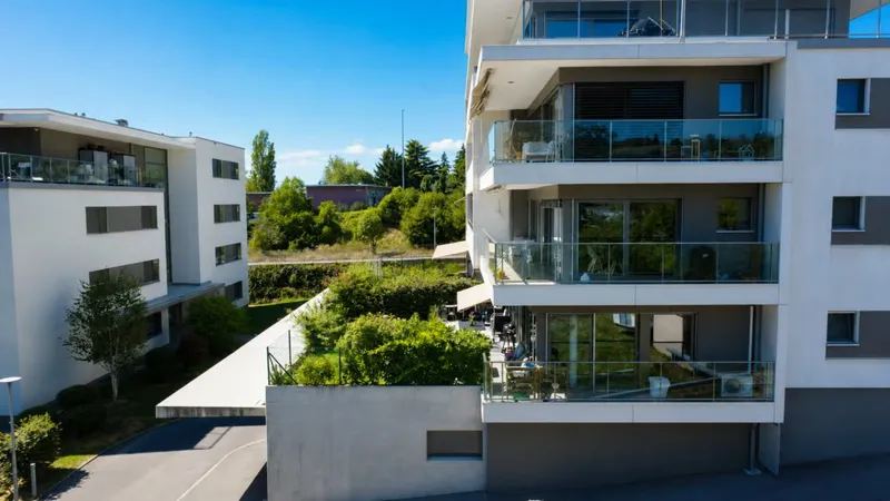Appartement contemporain de 3.5 pièces avec jardin privatif - Photo 2