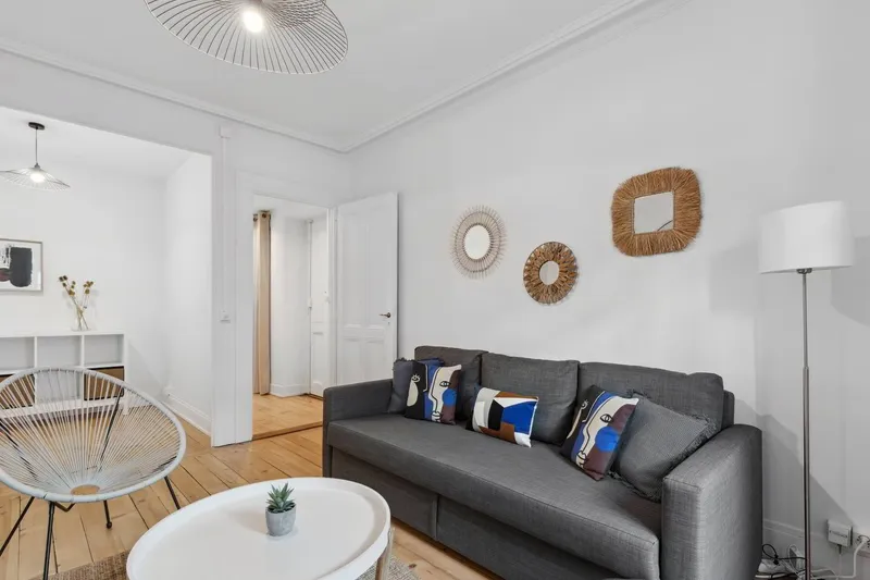 Charming Furnished 1-Bedroom Apartment with High Ceilings near Cornavin Station – Servette, Geneva - Photo 3