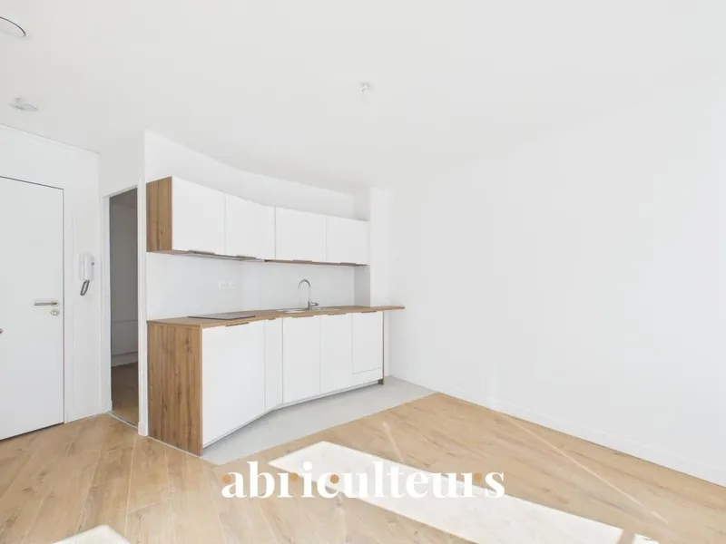 Charmant Appartement T2 rénové avec prestations de qualité dans le 18ème arrondissement - Photo 4